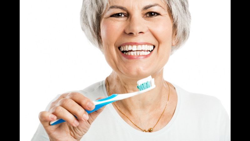 Dentures and Food: Maintenance for Bright Pearly Whites